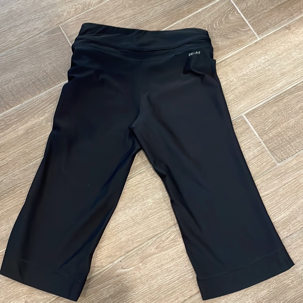NIKE DRY FIT WIDE CAPRI WORKOUT PANTS ❤️ - Picture 3 of 3